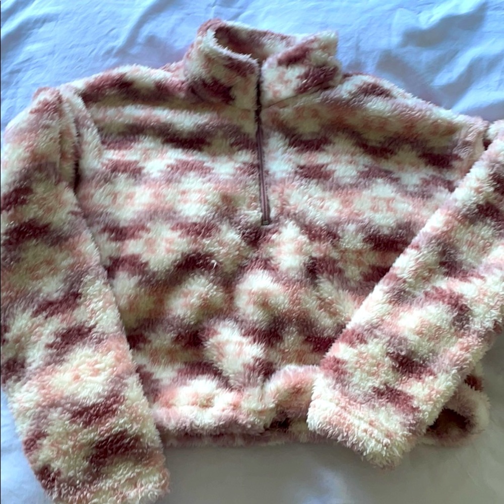 cropped pink sweatshirt